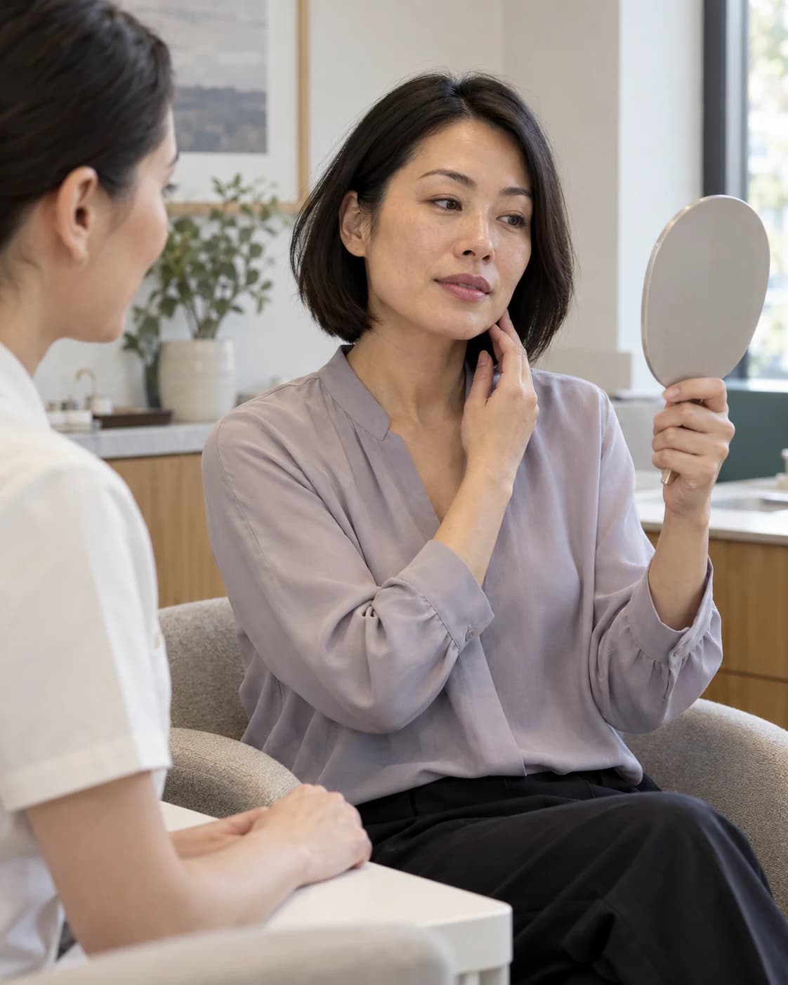 Illustrative facial assessment using a handheld mirror